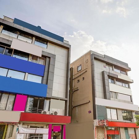 Capital O Maple View Hotel Naroda Ngoại thất bức ảnh