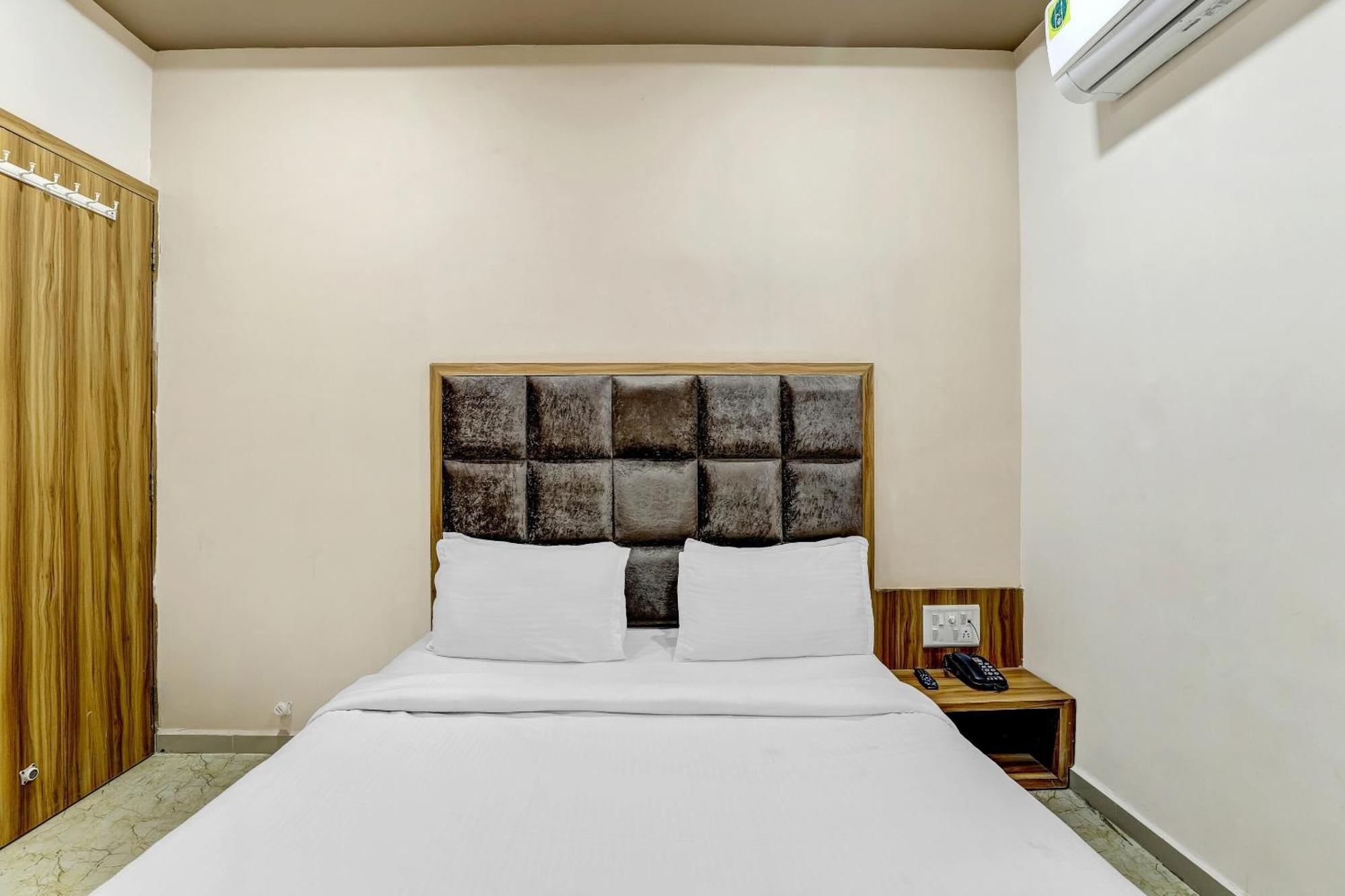 Capital O Maple View Hotel Naroda Ngoại thất bức ảnh
