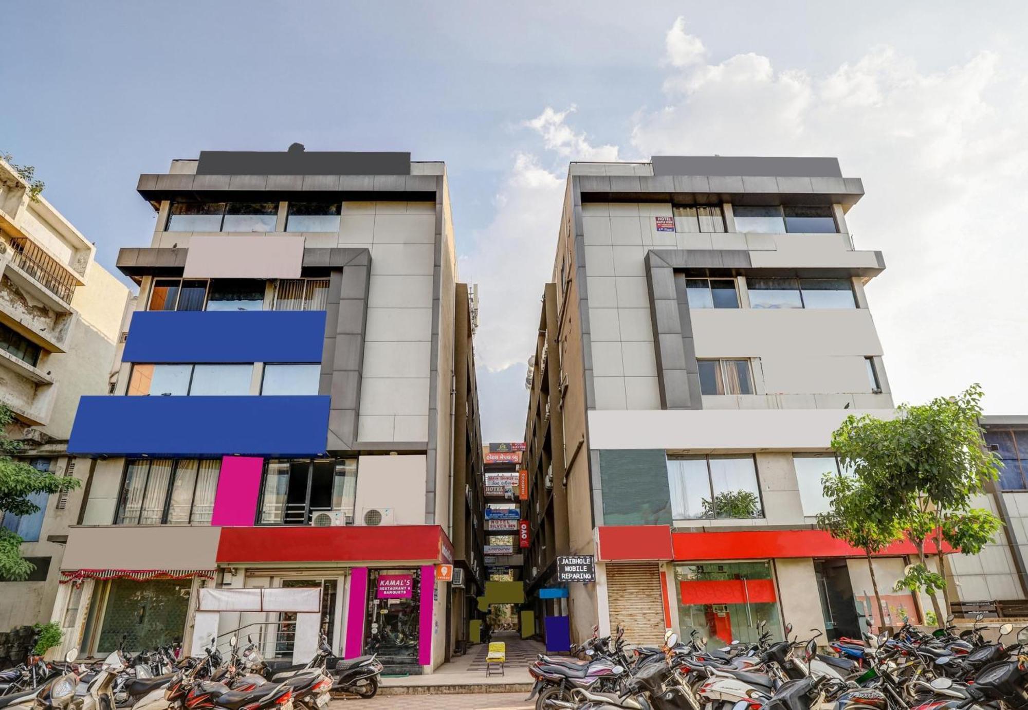 Capital O Maple View Hotel Naroda Ngoại thất bức ảnh