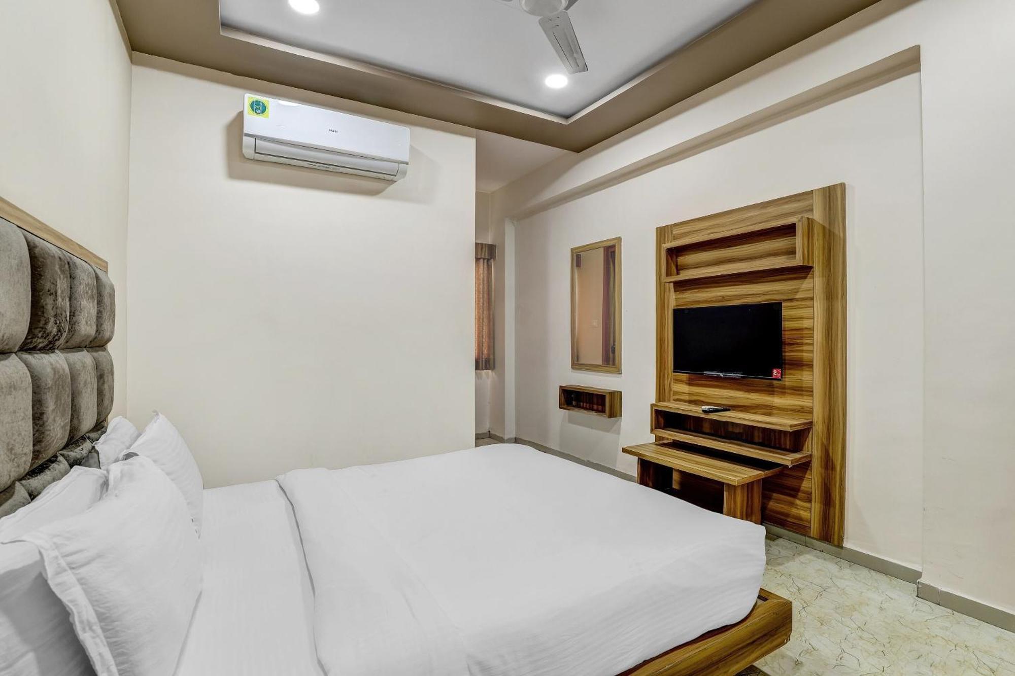 Capital O Maple View Hotel Naroda Ngoại thất bức ảnh