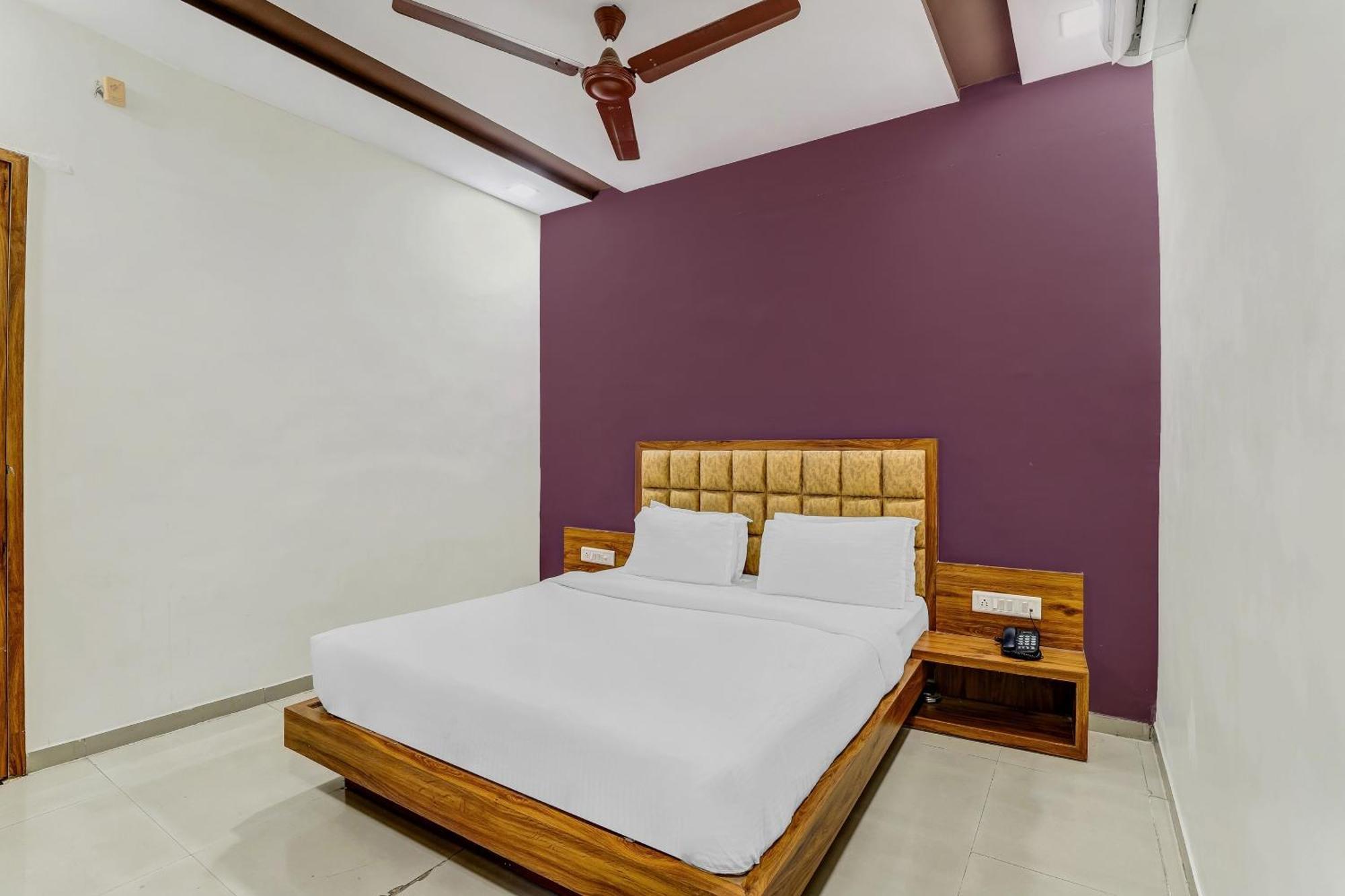 Capital O Maple View Hotel Naroda Ngoại thất bức ảnh