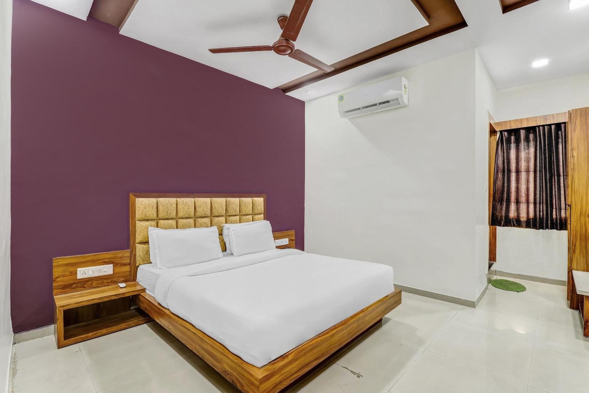 Capital O Maple View Hotel Naroda Ngoại thất bức ảnh
